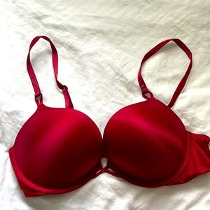 Victoria’s Secret bombshell bra (adds 2 cup sizes) size 36C.